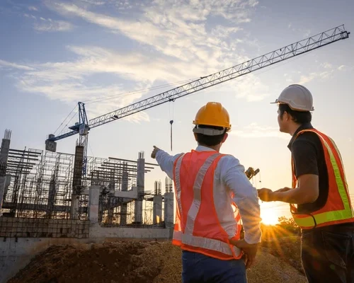 team-construction-engineers-talks-managers-600nw-2146897235